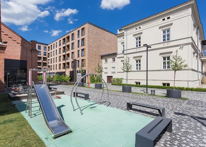 Inpoint Suites - Steps From Main Station&Old Town Self Check-In
