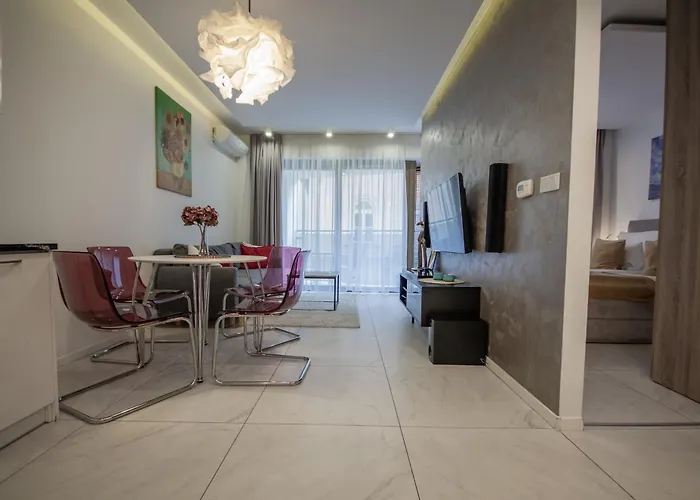 Inpoint Suites - Steps From Main Station&Old Town Self Check-In